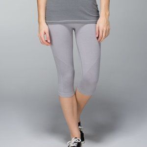 lululemon In The Flow Crop II Heathered Medium Grey Size 6 Leggings